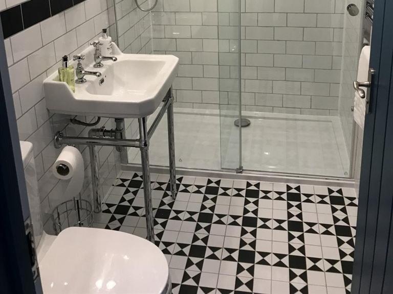 No.16 Hotel Seaham Exterior photo Bathroom with shower enclosure