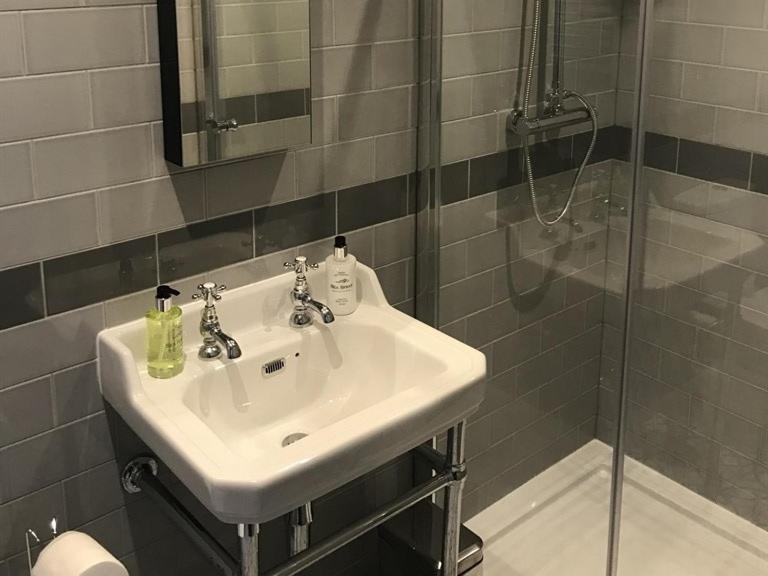 No.16 Hotel Seaham Exterior photo A shower room