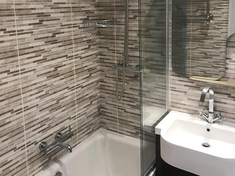 No.16 Hotel Seaham Room photo Bathroom with shower enclosure