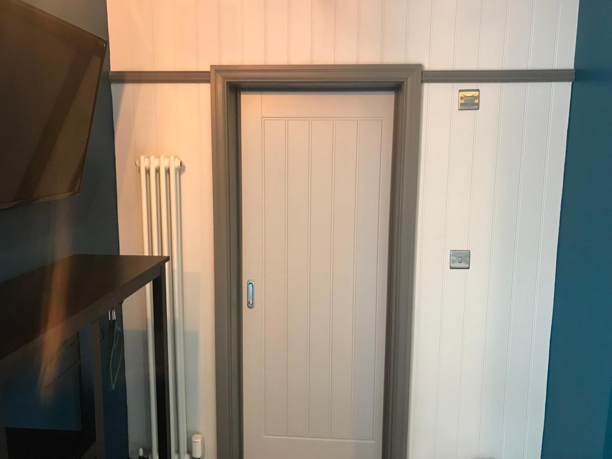 No.16 Hotel Seaham Room photo A door with a door stop