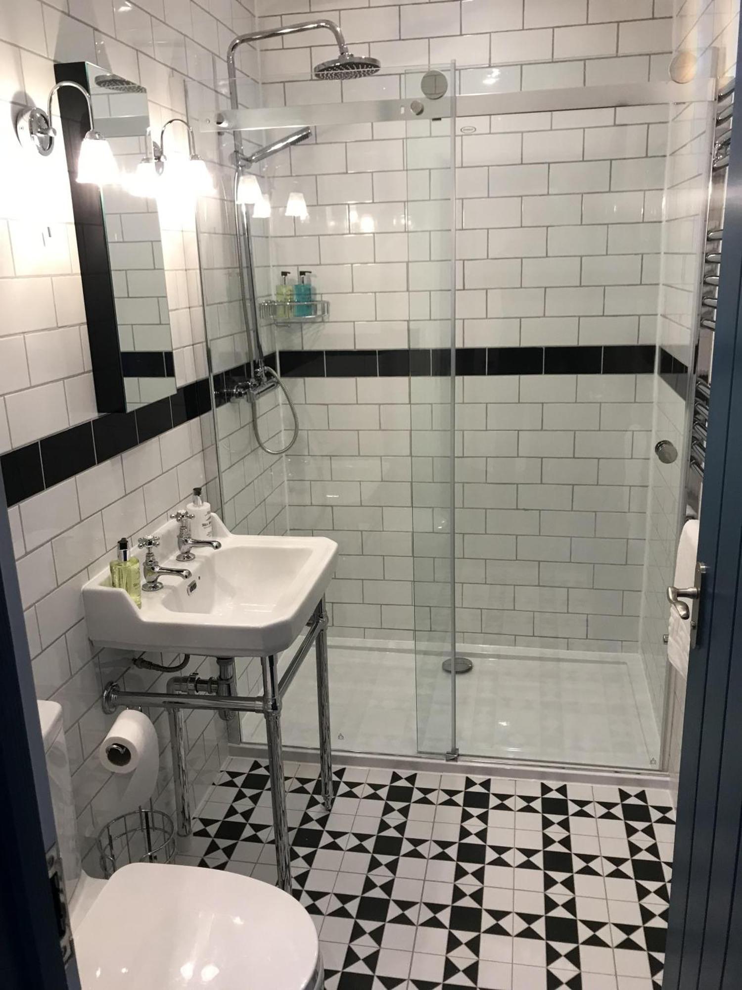 No.16 Hotel Seaham Room photo A shower cubicle